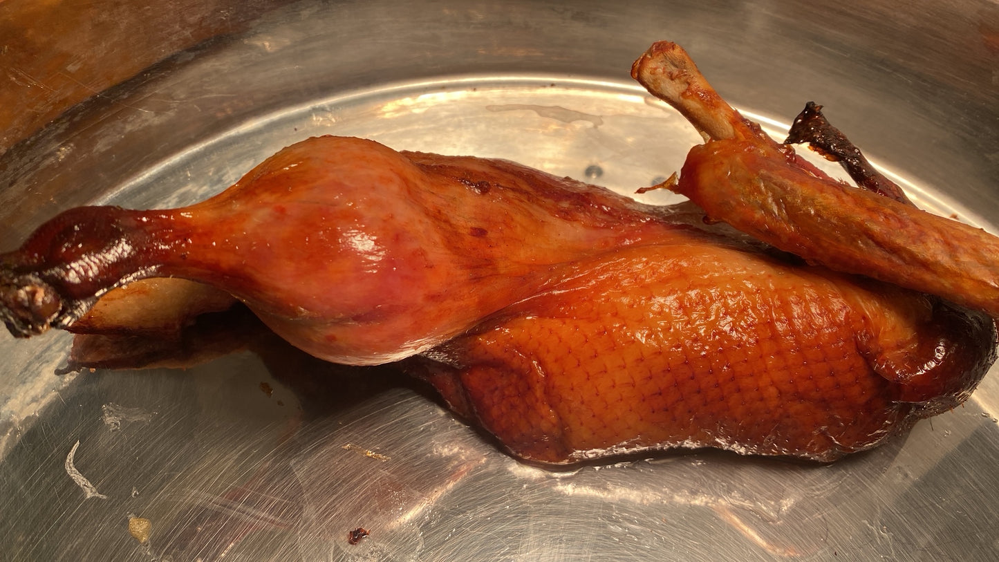 新鲜烹制的半只北京烤鸭（周六供应）