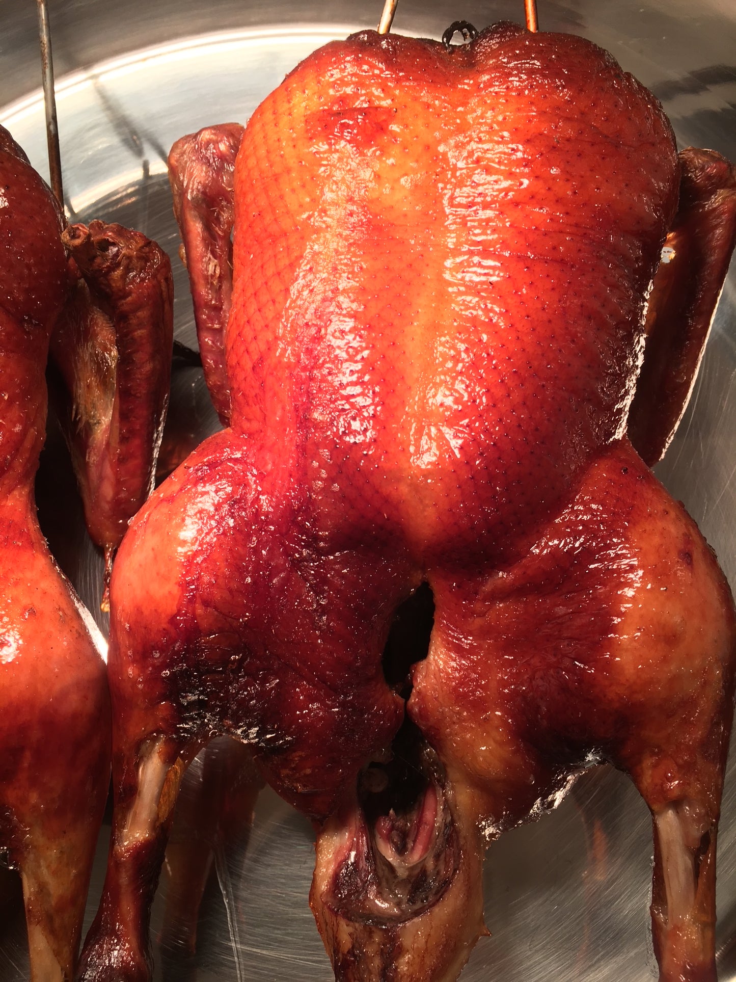 新鲜烹制的整只北京烤鸭（周六供应）